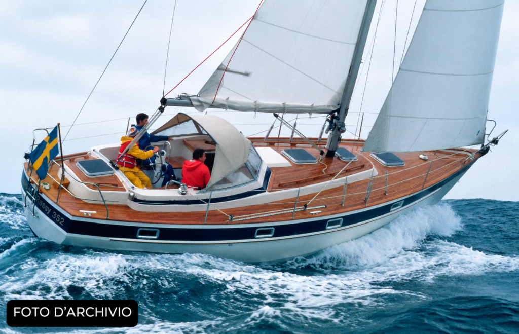 Hallberg Rassy 352